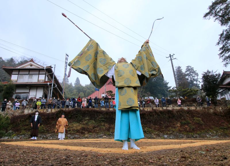 優秀賞「無病息災を祈る弓神事」的弓祭（尼子 篤）