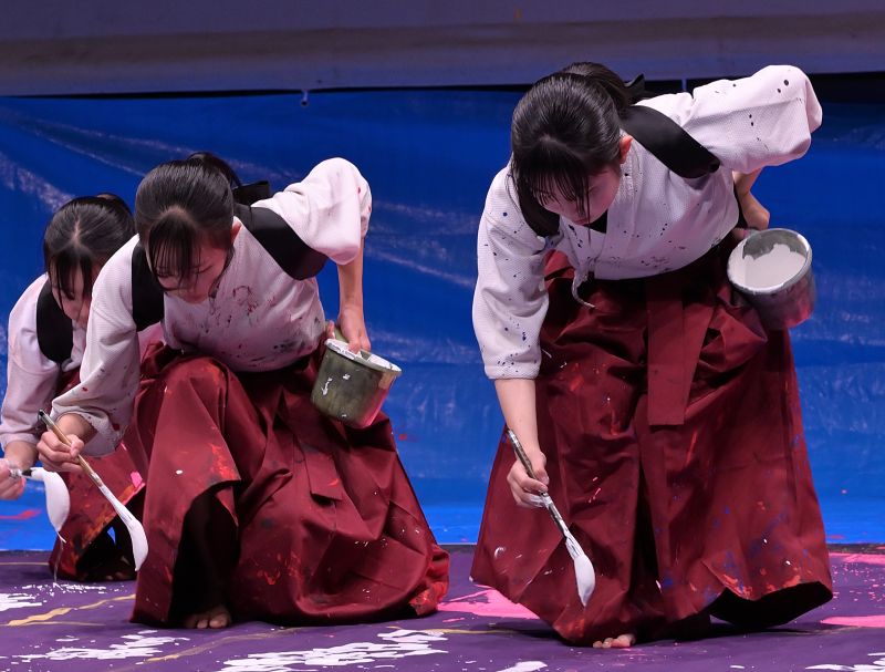 優秀賞「シンクロしてます」書道パフォーマンス大会（生田正幸）